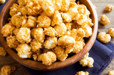 Ev yapımı karamel patlamış mısır