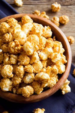 Ev yapımı karamel patlamış mısır