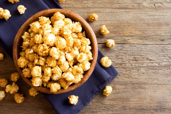 Hemmagjorda karamell popcorn — Stockfoto