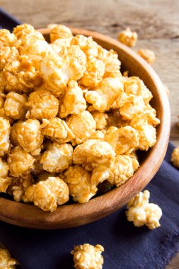 Ev yapımı karamel patlamış mısır