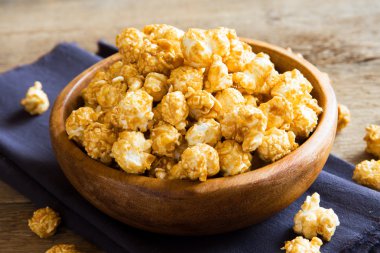 Ev yapımı karamel patlamış mısır