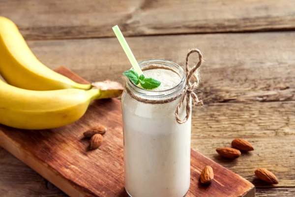 Banan smoothie med mynta — Stockfoto