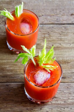 Kerevizli domates suyu.