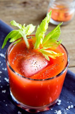 Kerevizli domates suyu.