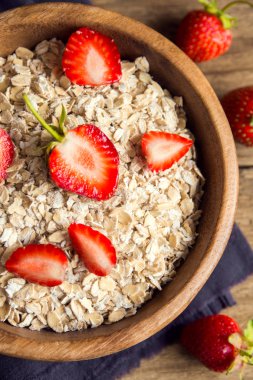 çilek ile yulaf ezmesi