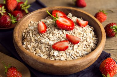 çilek ile yulaf ezmesi