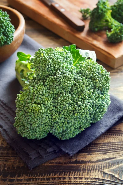 Brokoli organik mentah — Stok Foto