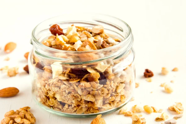 Zelfgemaakte granola met noten — Stockfoto