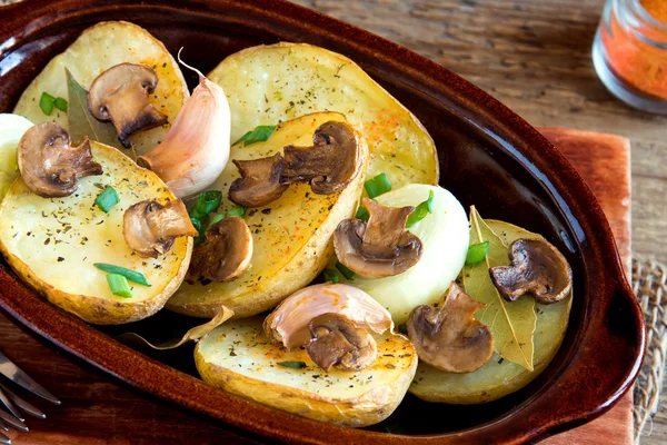 baked potatoes with mushrooms