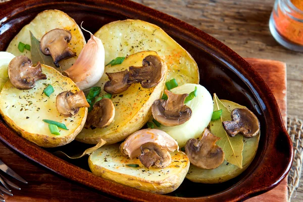 Patatas al horno con champiñones — Foto de Stock