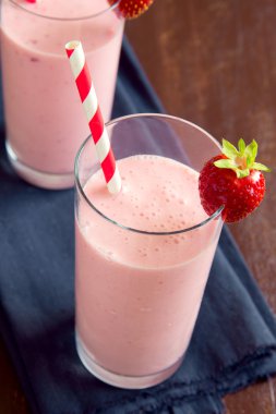 Çilekli yoğurt yüzlü