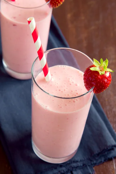 酸奶草莓思慕雪 — 图库照片
