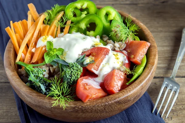 Salada vegetal com fagópiro — Fotografia de Stock