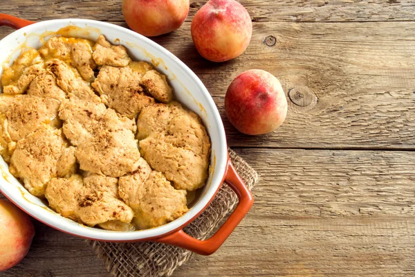 Homemade peach cobbler — Stock Photo, Image