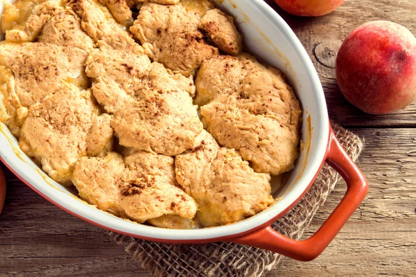 Homemade peach cobbler — Stock Photo, Image