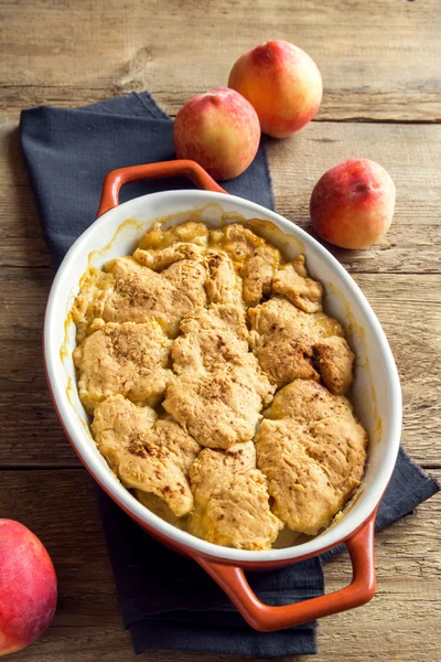 Homemade peach cobbler — Stock Photo, Image