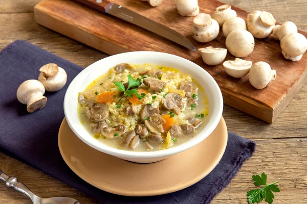 Грибной суп с просо — стоковое фото