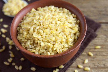 Kabın içinde ham Bulgur