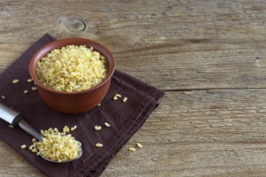 Kabın içinde ham Bulgur