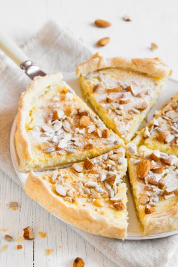 pasta ile fındık, tohumlar ve mascarpone