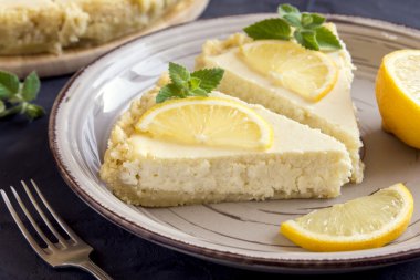 Limonlu cheesecake nane ile