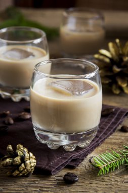 İrlandalı krem kahve likörü