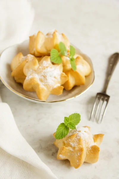 Profiteroles with cream and powdered sugar — Stock Photo, Image