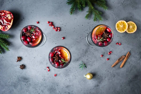 Vino Tinto Invierno Sangria Cóctel Navidad Con Arándano Granada Naranja — Foto de Stock