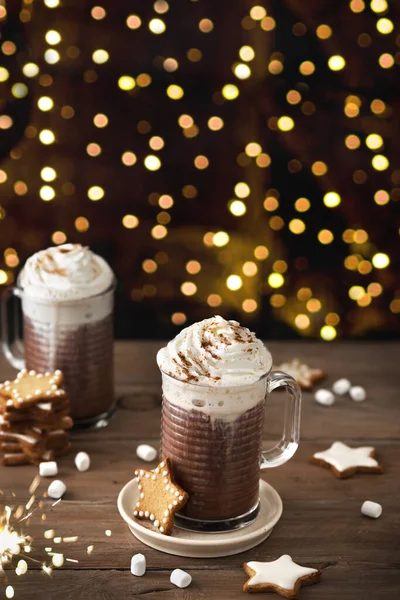 Bebida Café Quente Inverno Estrelas Gengibre Biscoitos Natal Canecas Chocolate — Fotografia de Stock