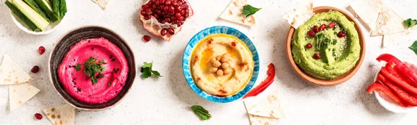 Kolorowe Miski Hummus Zdrowe Wegańskie Dipy Tradycyjny Bliskowschodni Hummus Zielony Zdjęcie Stockowe