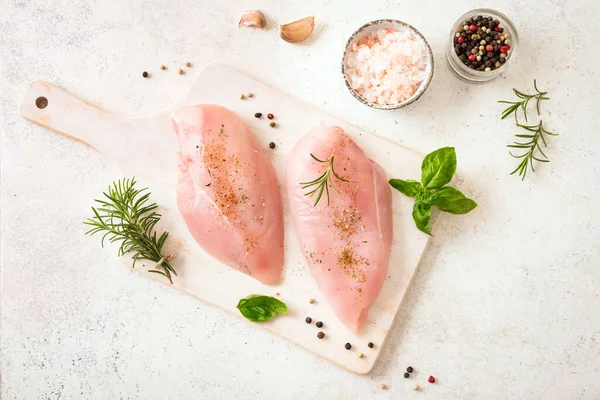 Filet Poitrine Poulet Cru Frais Avec Des Herbes Des Épices — Photo