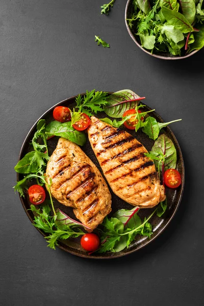 Grillezett Csirkemell Filé Steak Friss Zöldségsaláta Felülnézet Másolás Egészséges Keto — Stock Fotó