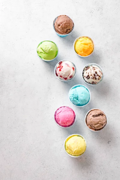 Fagylaltkeverék Különböző Fagylaltok Vagy Fagylalt Fehér Háttérrel Másolás Helyet Fagyasztott — Stock Fotó