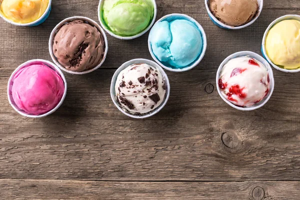 Assortimento Gelato Vari Gelati Gelato Italiano Fondo Legno Vista Dall — Foto Stock