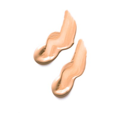 Işık, beyaz arkaplanda izole edilmiş baz örneklerini oluşturur. cc, bb kremi, düzeltici ya da sıvı temel krem smear örneği.