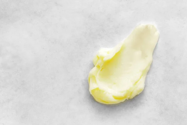 Échantillon Gel Crème Cosmétique Sur Fond Pierre Grise Frottis Jaune — Photo