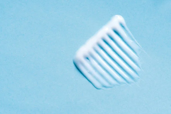 Gezicht Body Cream Haarbalsem Staal Blauwe Achtergrond Close Beroerte Van — Stockfoto
