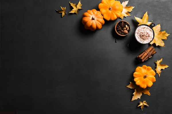 Composición Otoñal Con Calabazas Hojas Arce Café Con Leche Especias — Foto de Stock