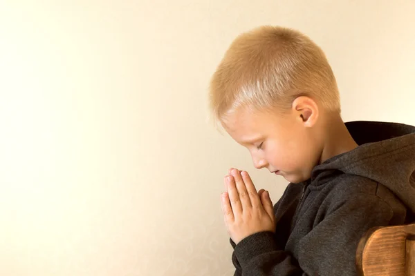 Praying child — Stock Photo, Image