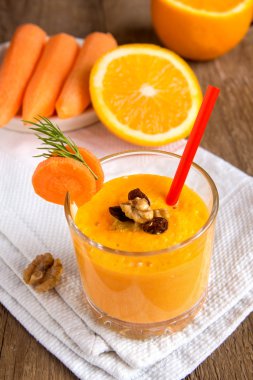 Havuç turuncu smoothi