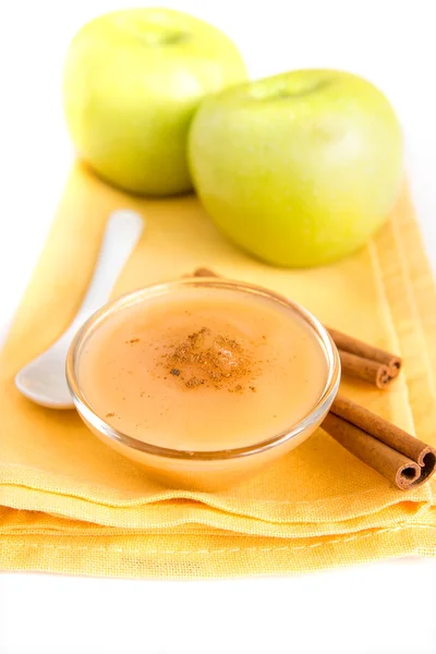 Apple sauce with cinnamon — Stock Photo, Image