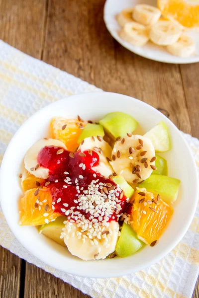 Fruit salad with cranberry sauce, sesame seeds — Stock Photo, Image
