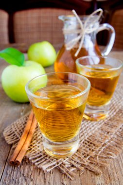 Elma çayı (elma şarabı)