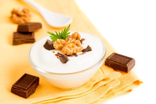 Yogurt con cioccolato e noci — Foto Stock