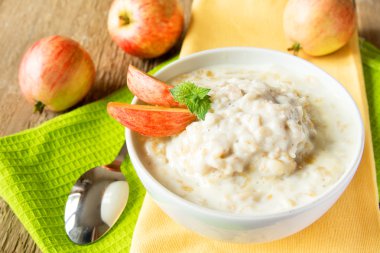 apple ile yulaf lapası