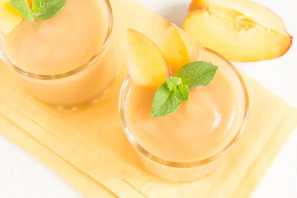 Peach smoothie dessert — Stock Photo, Image