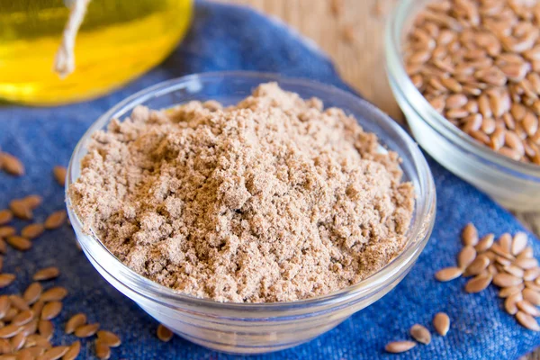 Flax powder and seeds — Stock Photo, Image