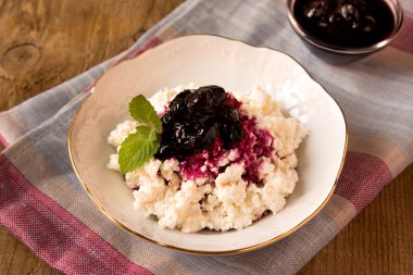 süzme peynir reçeli