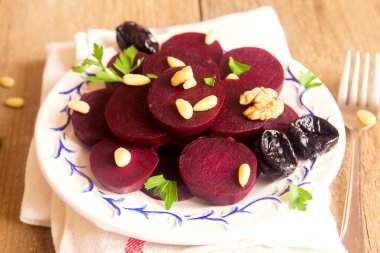 fındık ile pancar salatası