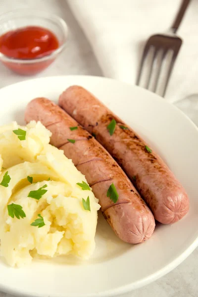 Kartoffelbrei und Würstchen — Stockfoto